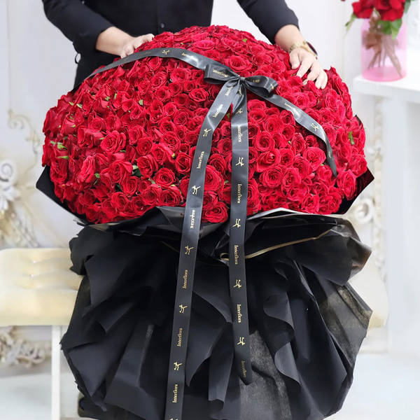 365 Roses of Love