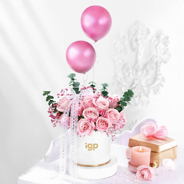 Dreamy Blushing Roses And Balloons