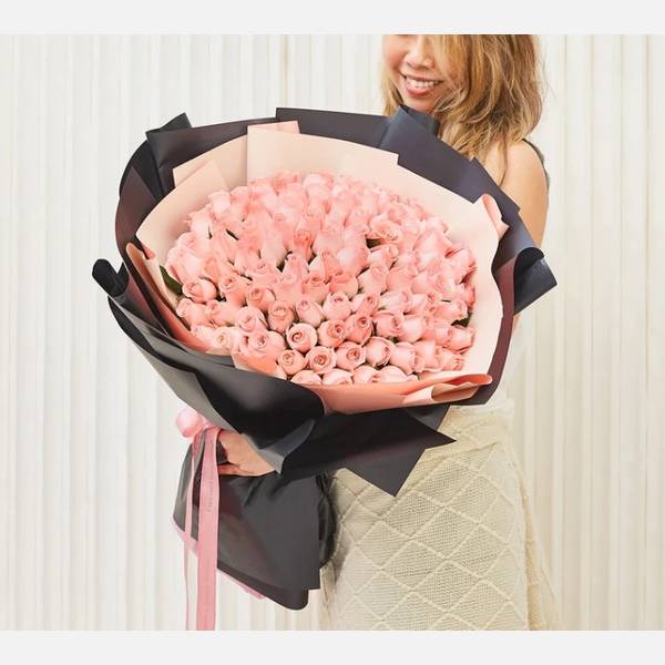 Enchanting Blush Roses Bouquet