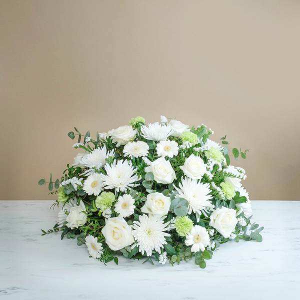 Funeral centrepiece in white tones