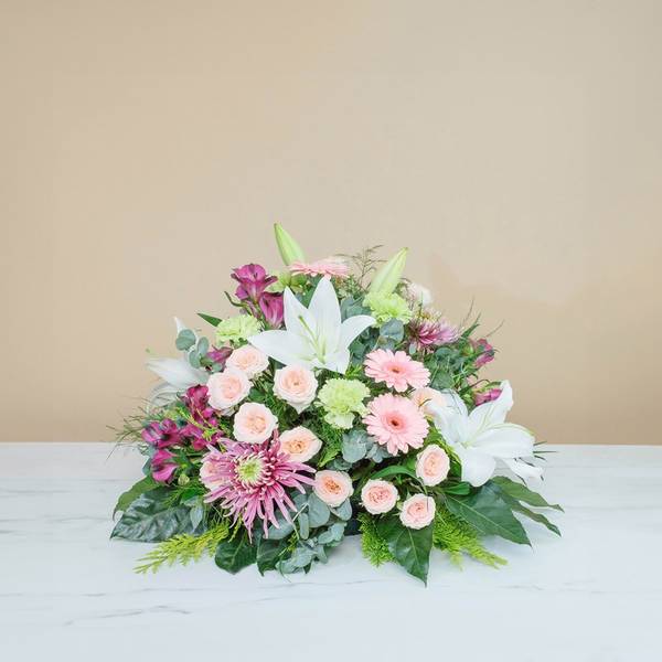 Funeral composition in delicate pink tones