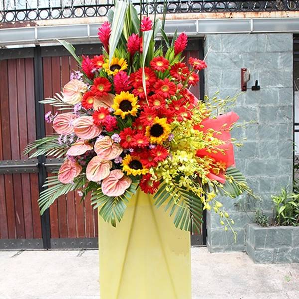 Large Standing Arrangement