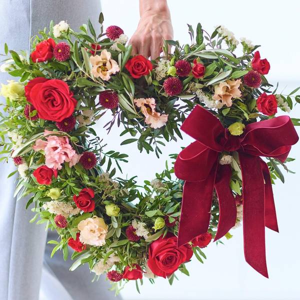 Romantic Valentine's Wreath.