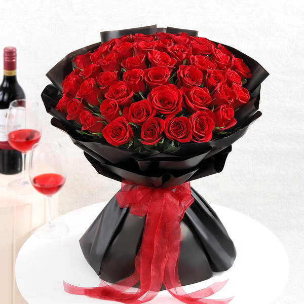 The Love Floret 50 Red Roses Heart Shape Bunch