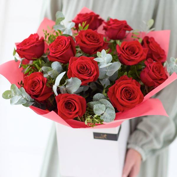 Valentine's Day Luxury 12 Red Roses.